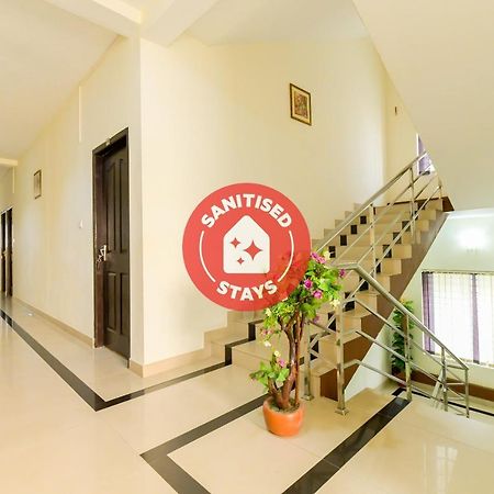 Oyo 8273 Diamond Inn Kochi エクステリア 写真